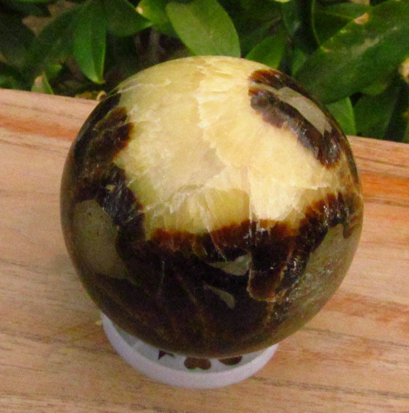 Septarian Sphere stimulates the body to focus it's own healing power. 4941